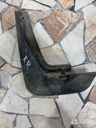 Брызговик Kia Rio хэтчбэк 1.4 G4EE 2011