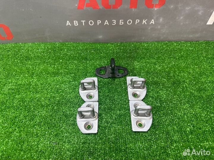 Ответная часть замка двери LADA X-Ray Cross 1.6