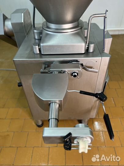 Вакуумный колбасный шприц с перекрутчиком Handtman