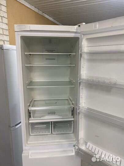 Холодильник Indesit 2.камеры No frost