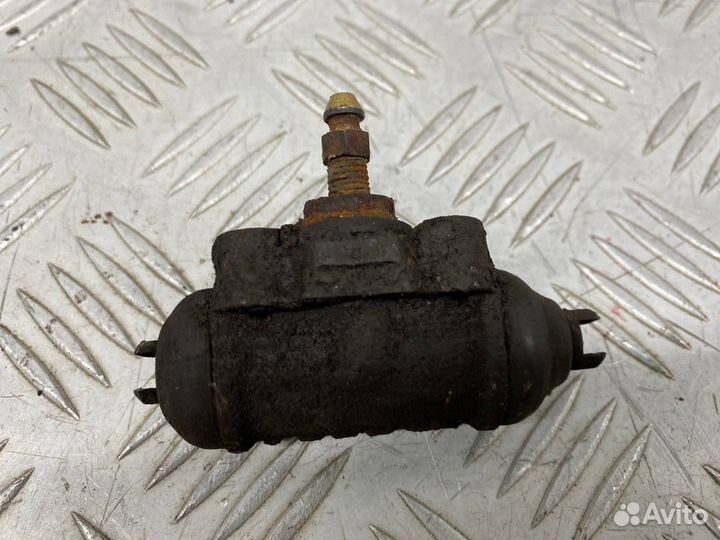 Б/У тормозной цилиндр задний левый Mazda Demio