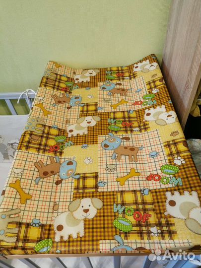 Переносная пеленальная доска на кроватку