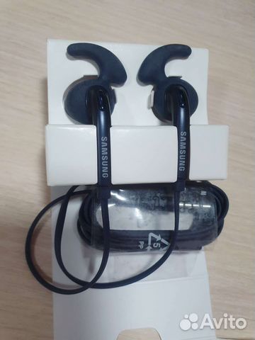 Наушники Samsung из комплекта Samsung Galaxy S10e