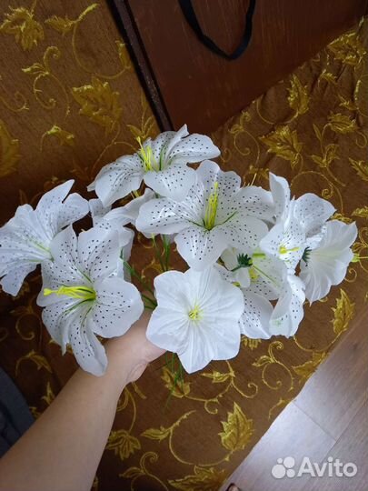 Искусственные цветы лилия