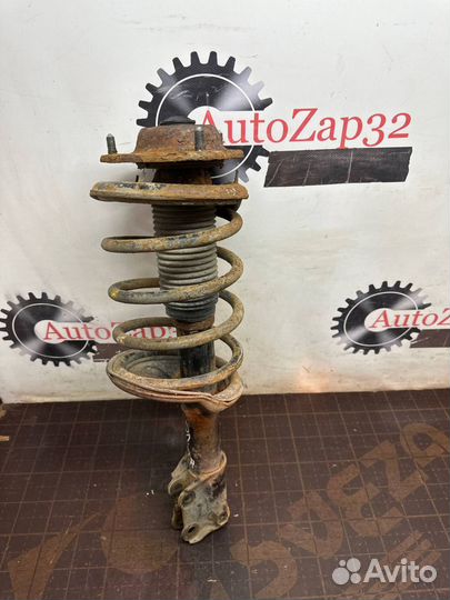 Амортизатор передний правый Hyundai Elantra XD