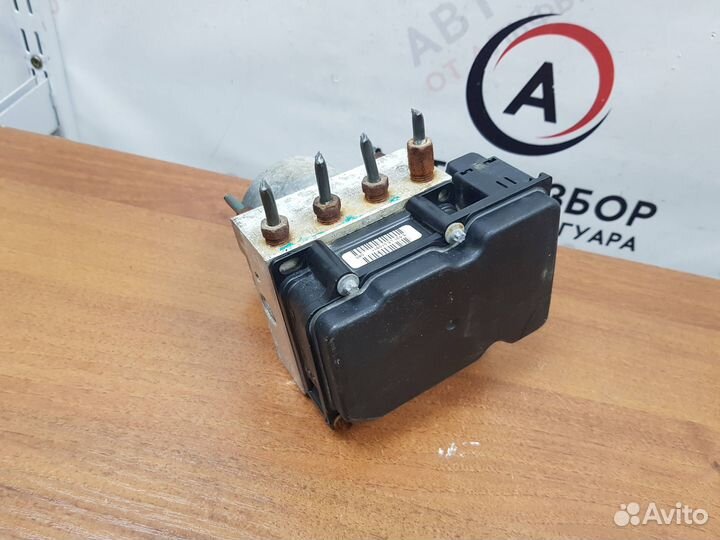 Блок ABS (насос) toyota