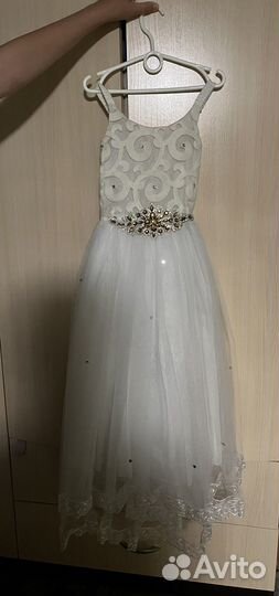 Продам платья на девочку 5-6 лет (36 размера)