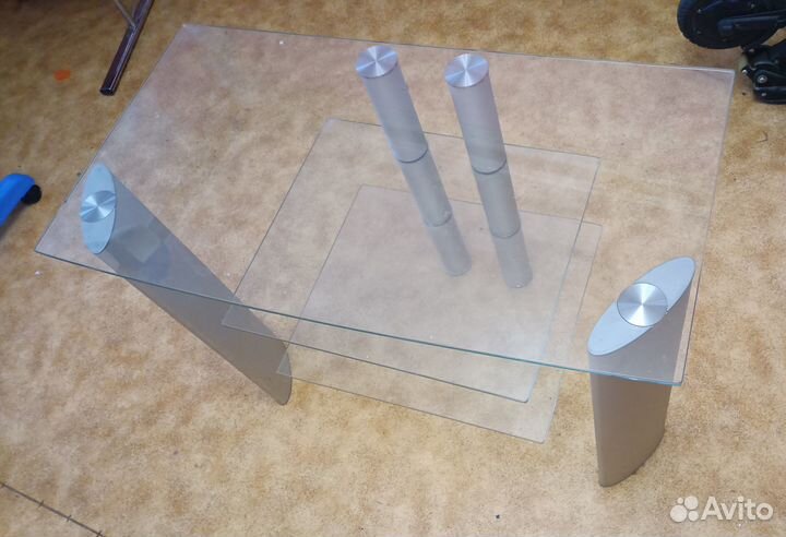 Столик стеклянный под телевизор