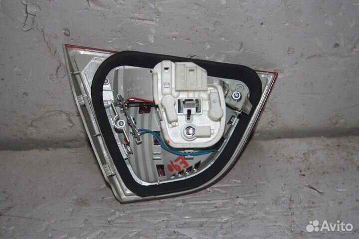 Фонарь задний внутренний правый BMW E90/E91 2005