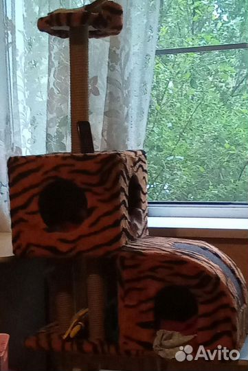 Домик для кошки с когтеточкой 2х местный