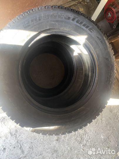 Bridgestone Ice Cruiser 7000 215/70 R16