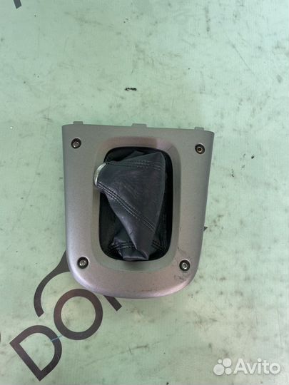 Накладка рычага МКПП toyota rav4 xa20