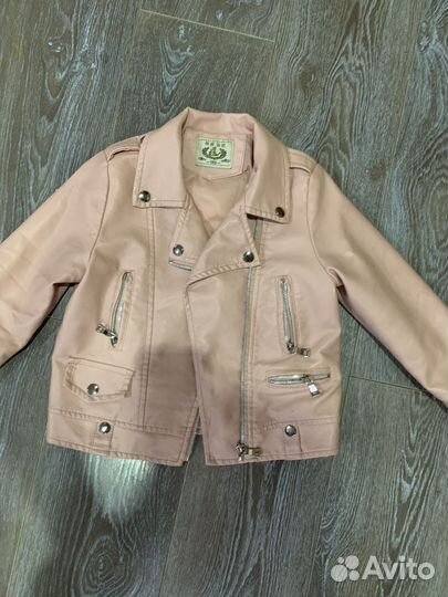 Куртки и одежда на девочку