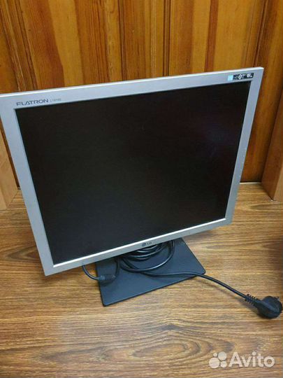 Монитор LG l1919s