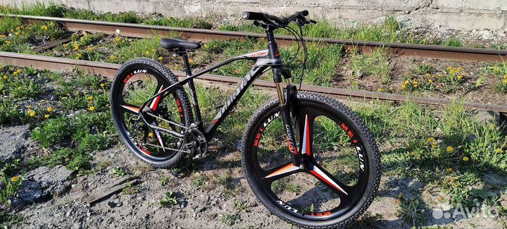 Велосипед на литых дисках 29