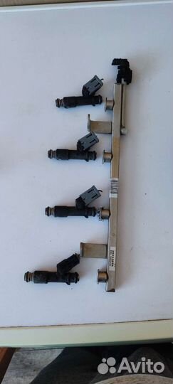 Топливная рампа с форсунками Geely