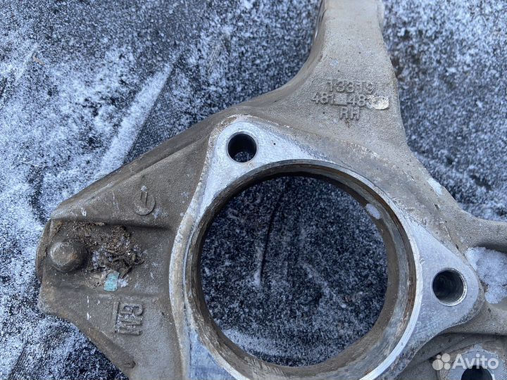 Передний поворотный кулак Opel Astra J Cruze