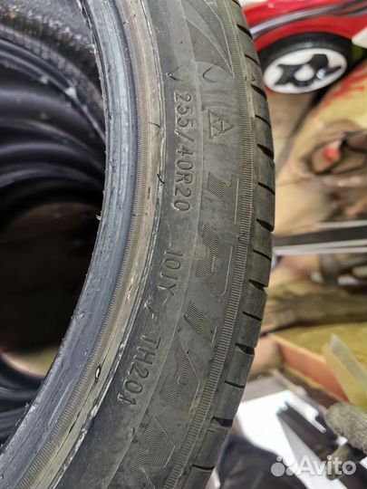 Triangle Sports TH201 255/40 R20