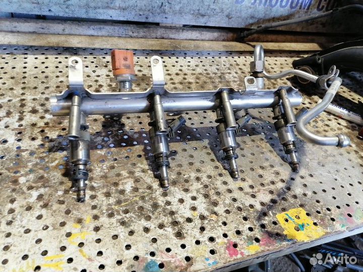 Рейка топливная (рампа) Skoda Yeti