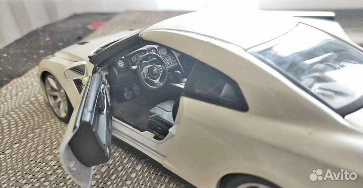 Nissan GT-R R35 1/18