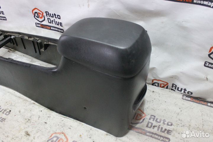 Hyundai Sonata EF Подлокотник