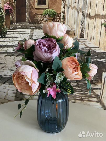 Искусственные цветы и букеты