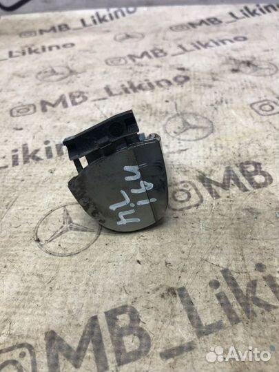 Уголок ручки двери передний левый Mercedes Ml W164