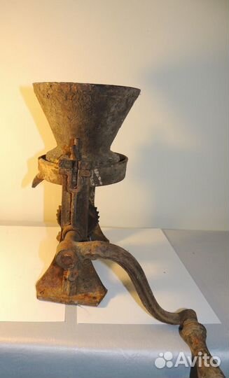 Антикварная зернодробилка краскотерка1904