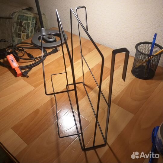 Металлическая подставка-полка