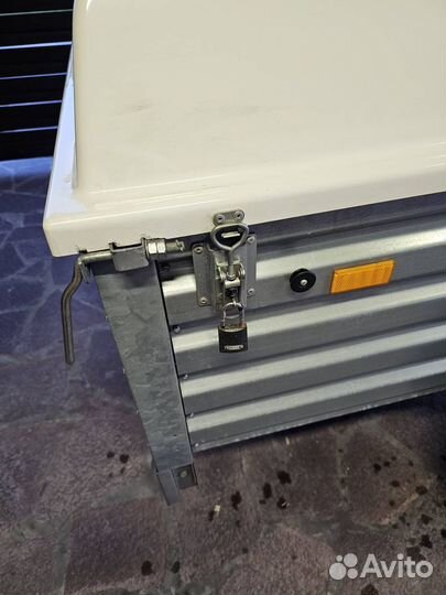 Прицеп с пластиковой крышкой