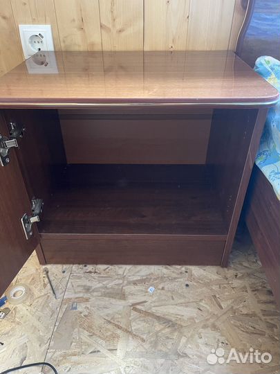 Двух спальня кровать с матрасом и тумбочками бу