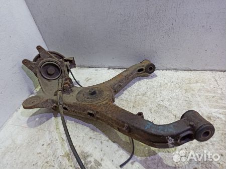 Кулак задний левый