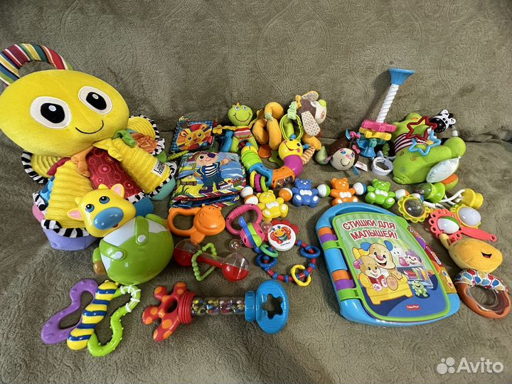 Погремушки, мобиль, коврик