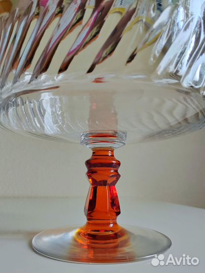 Большая хрустальная ваза для фруктов цветная ножка