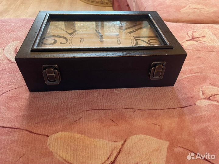 Ключница настенная с часами. Новая