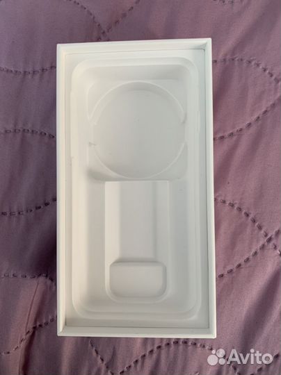 Коробка от iPhone 8