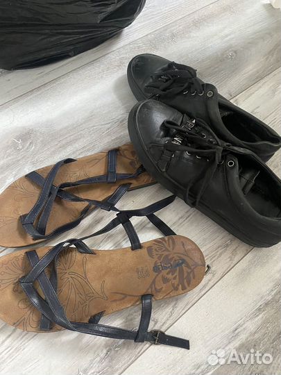 Отдам женские и мужские вещи и обувь