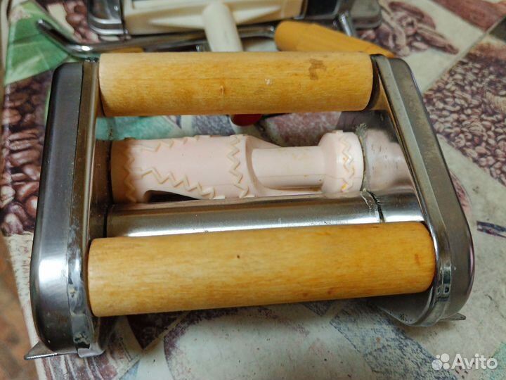 Лапшерезка 2шт ручная Peterhof + равиоли Bekker