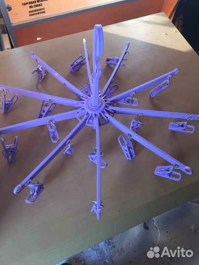 Вешалка с прищепками