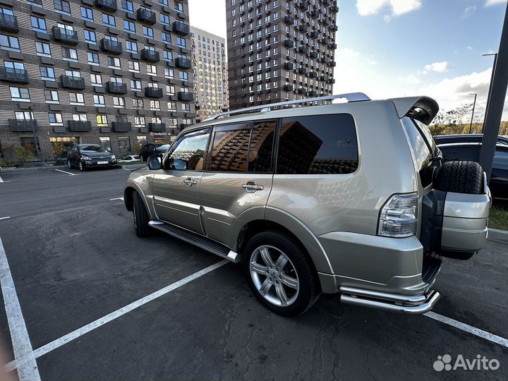 Mitsubishi Pajero 3.2 AT, 2010, 242 423 км