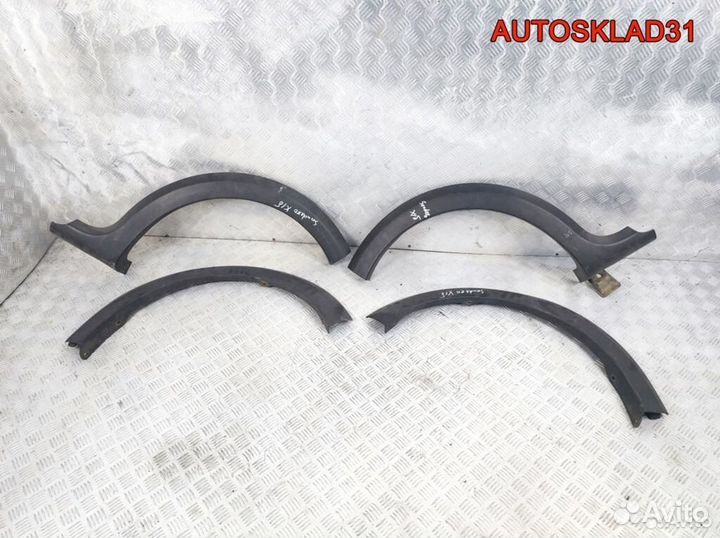 Накладка крыла комплект Renault Sandero 8200526643