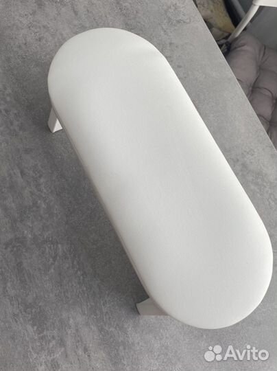 Подставка для рук в маникюре