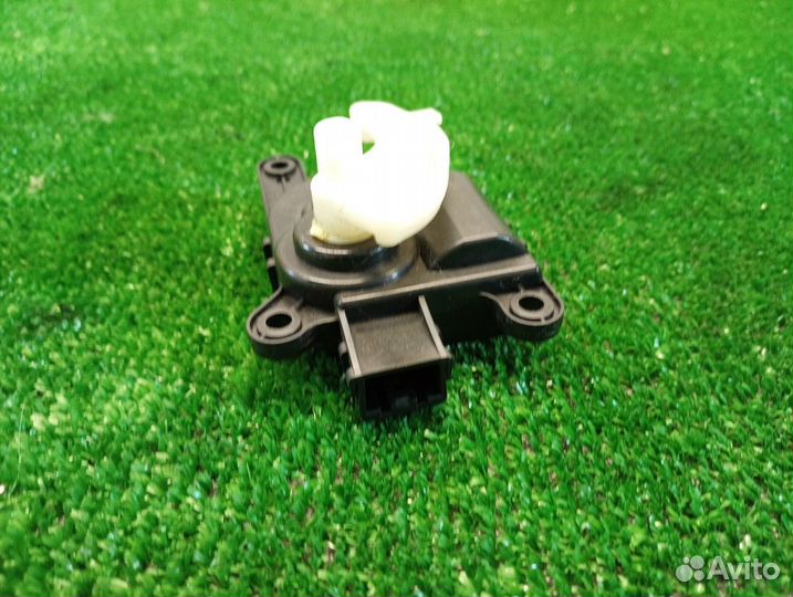 Моторчик привода заслонок отопителя (печки)