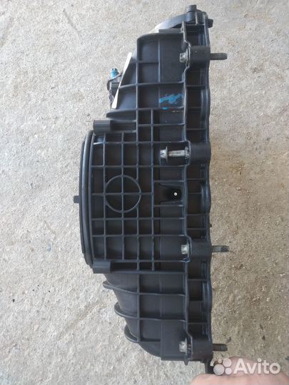 Коллектор впускной на ом651 Мерседес Бенц