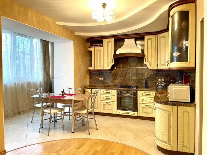 2-к. квартира, 82 м², 6/10 эт.