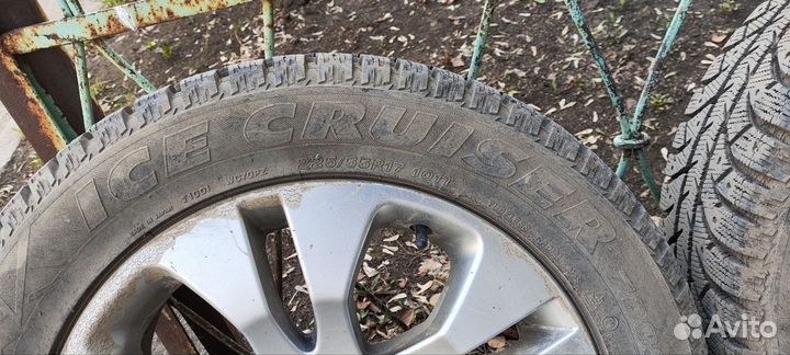 Bridgestone Ice Cruiser 7000 225/55 R17