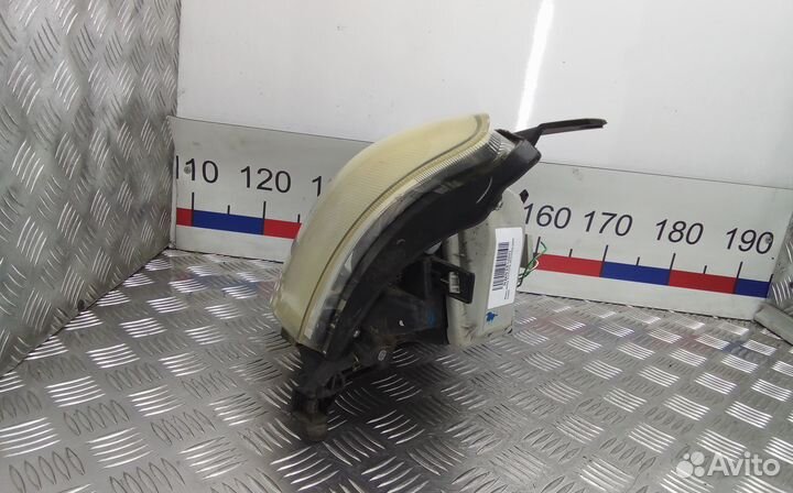 Фара Toyota Avensis T25 (2003-2008)