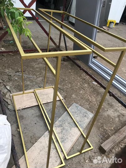 Золотые стойки