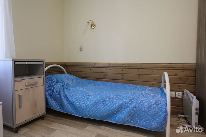 Сиделка для пожилого человека, пансионат