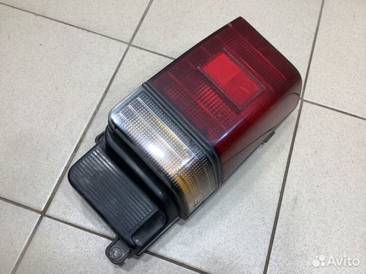 Фонарь задний левый Toyota Town/Masterace V WG 2CT